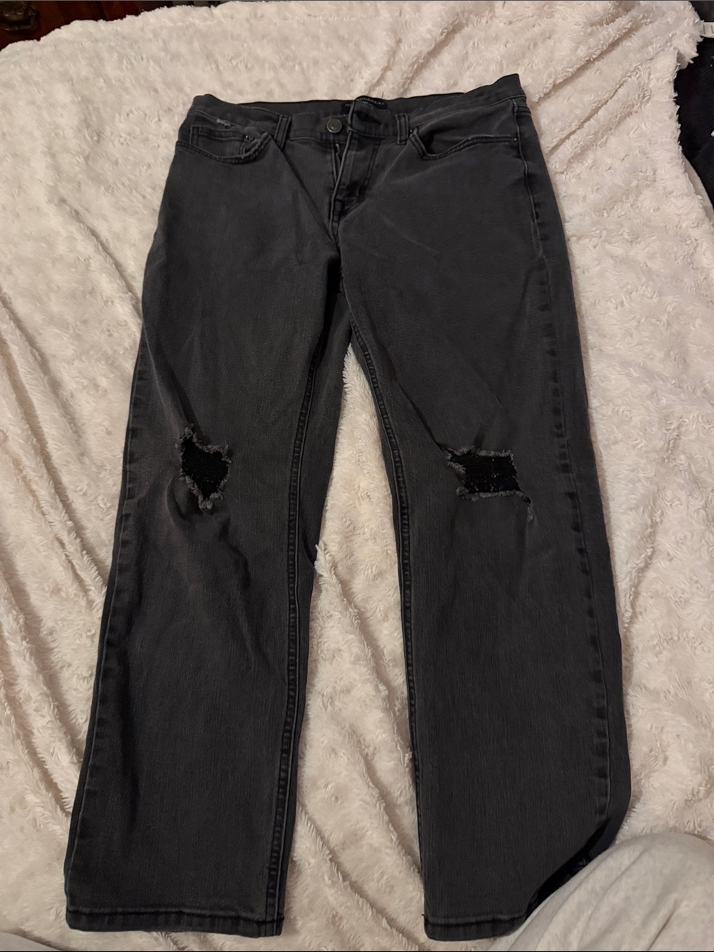 No Boundaries Black Distressed Straight-Leg Jeans with Knee Rips 32/30